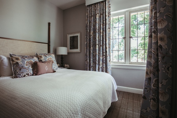 Image for Traditional Queen