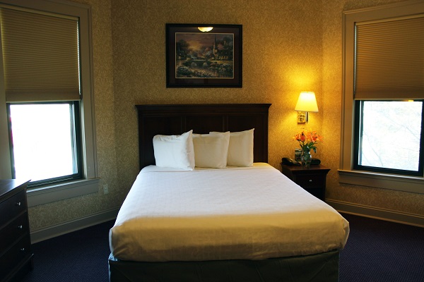 Image for 2 QN BDRM SUITE UPSTAIRS NON-SMOKING